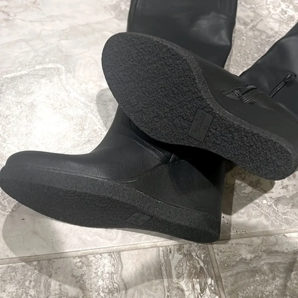 Zodiac Iggy Wedge Knee-High Boots in Black, Size 6.5 NEW w/o Box